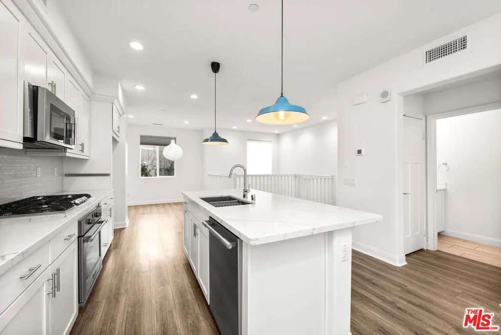 516 E Imperial Avenue, El Segundo, California 90245 home-pic-15